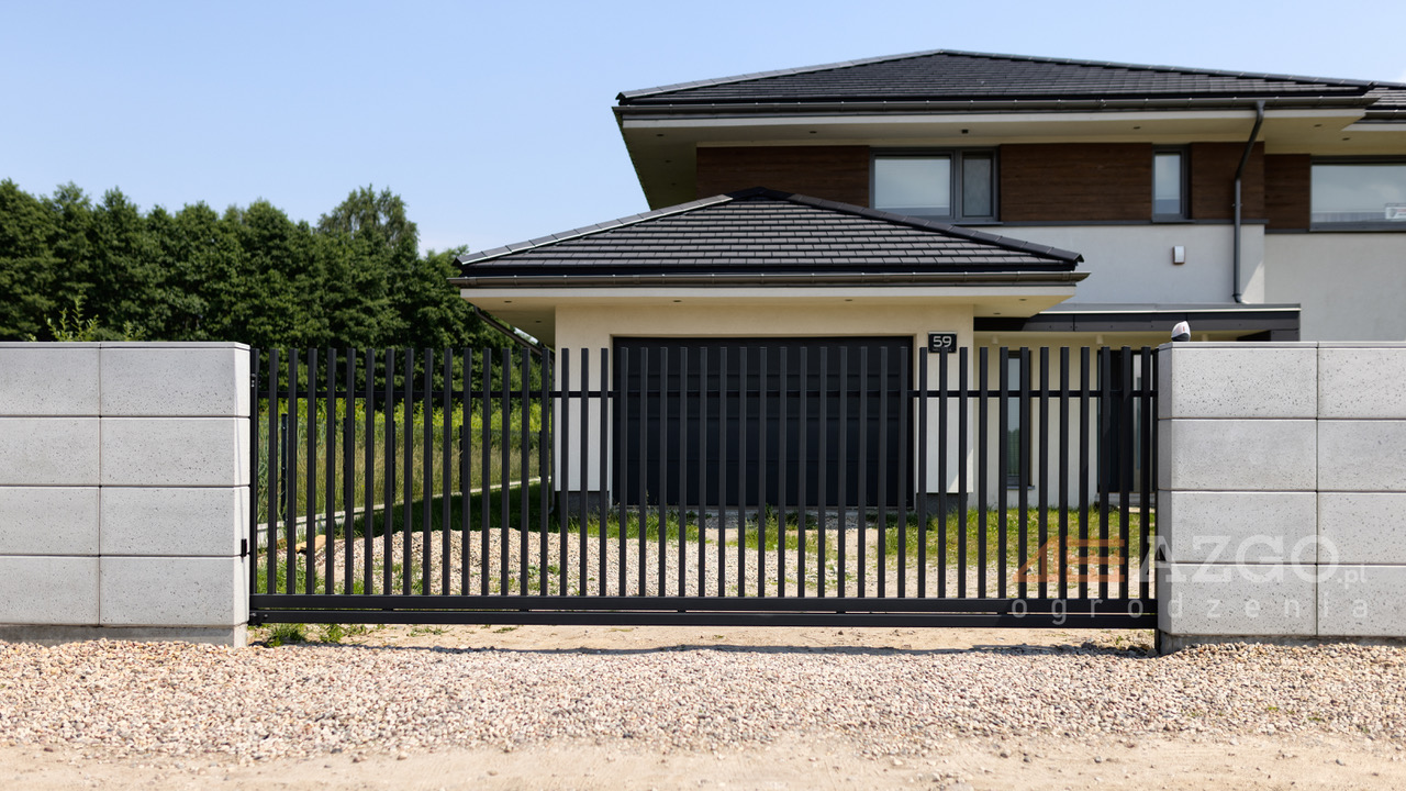 Ile kosztuje montaż bramy dwuskrzydłowej? Ekspert Azgo analizuje 7 kluczowych czynników
